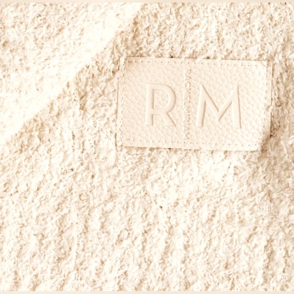 New & Sealed. Rachel Miriam The Cloud Luxury Throw Blanket! - Picture 2 of 5